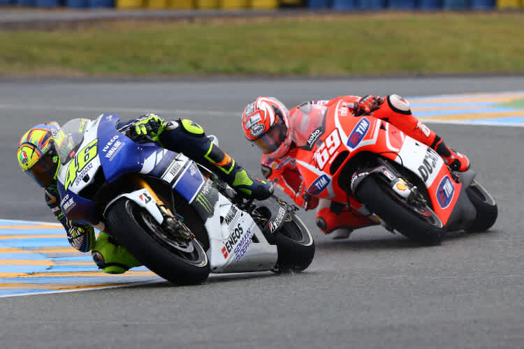 Rossi vor seinem ehemaligen Teamkollegen Nicky Hayden