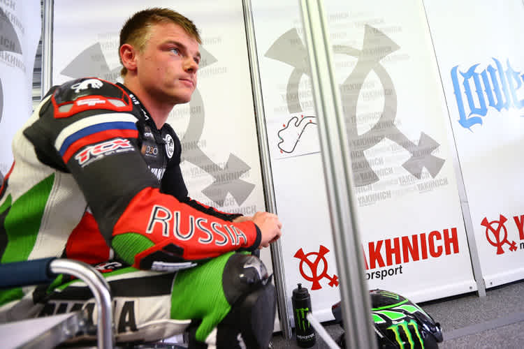Sam Lowes fährt mit gebrochenem Arm