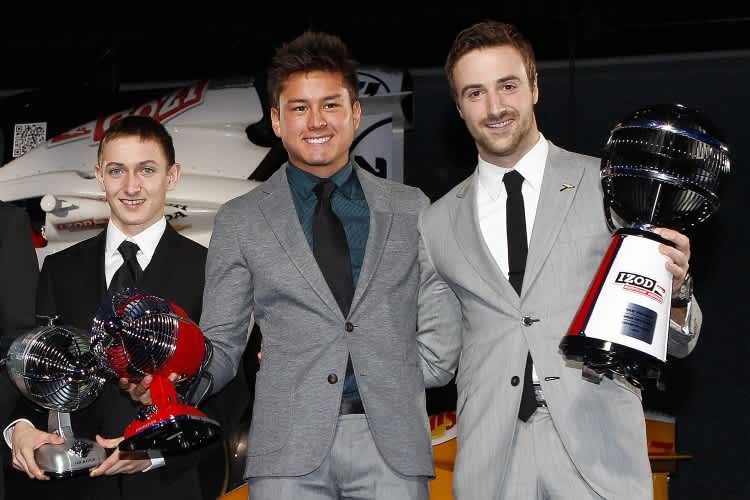 Sebastian Saavedra (mi.) gewann 2012 einen Fan Award