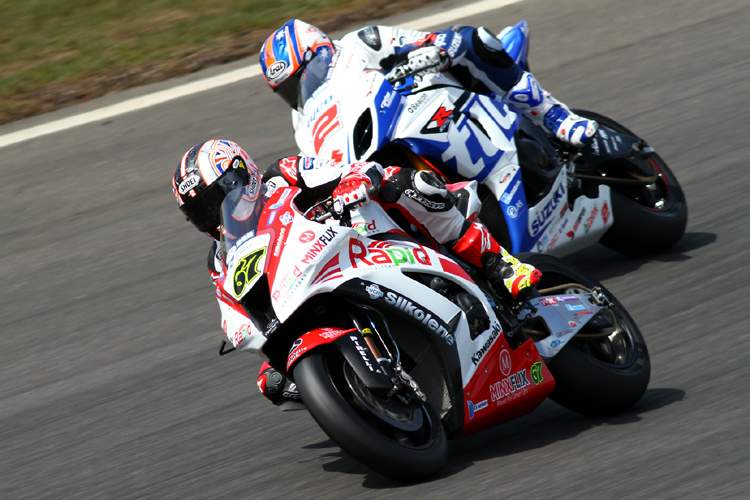 Nicht nur Joshua Brookes (2) macht Jagd auf Shane Byrne (67)