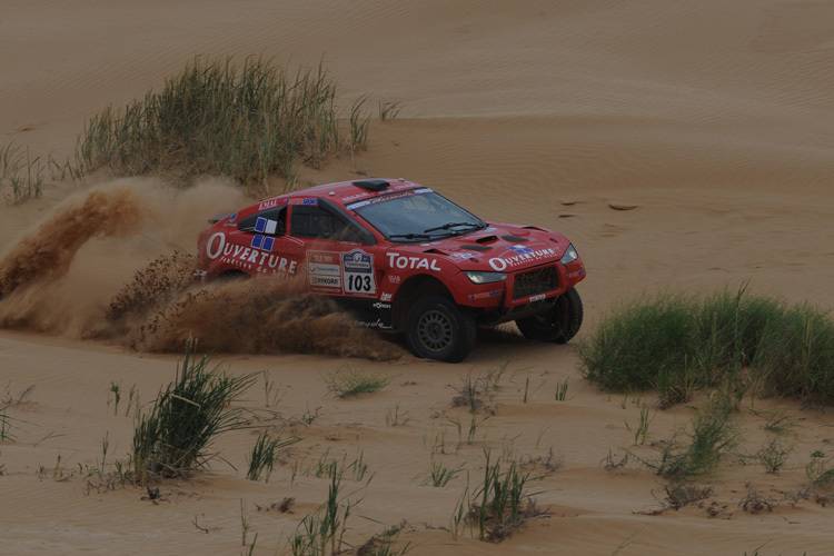 Lavielle auf Siegeskurs bei der Silk Way Rallye