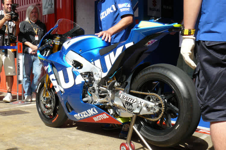 Die Maschine wird von einem 1000-ccm-Viertakt-Reihenvierzylinder angetrieben