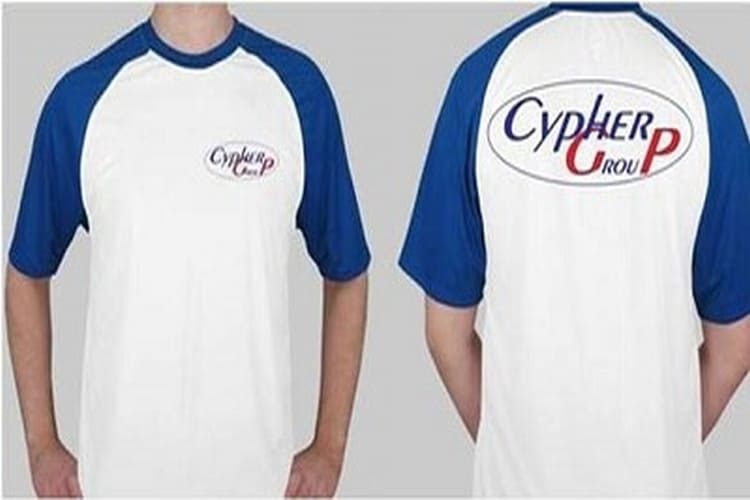 Die Shirts gibt es, das Rennauto nicht