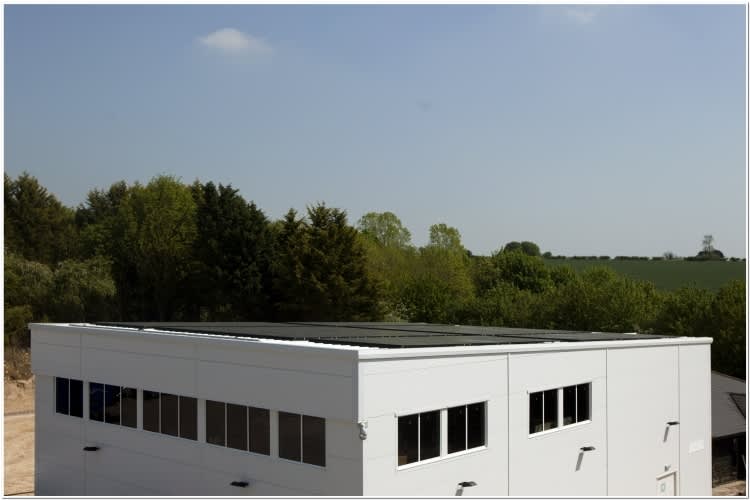 Lotus-Gebäude in Enstone mit Solar-Dach 