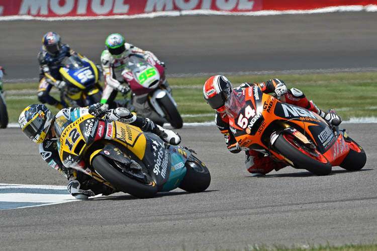 Tom Lüthi und der Übeltäter: Tom Lüthi geht wieder an Mattia Pasini vorbei