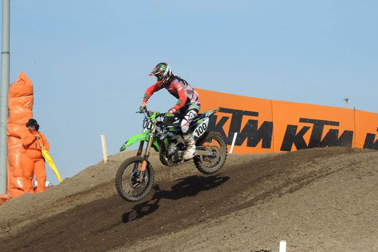 Tommy Searle: Erstmals in einem MX1-Rennen auf Rang 1