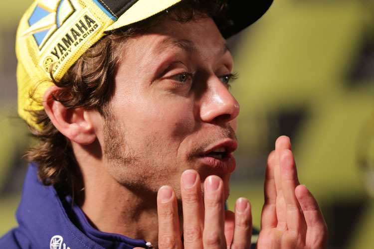 Rossi schaut verbittert zurück