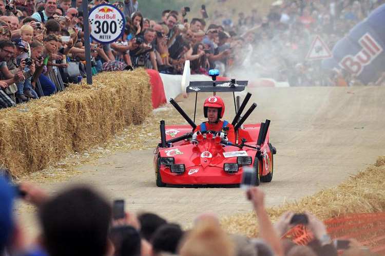Sebastian Vettel mit seiner Seifenkiste