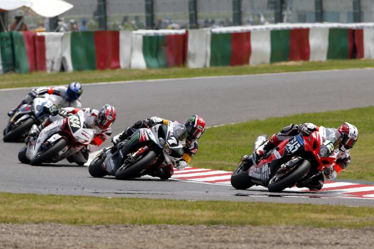 Takuya Tsuda führt in den ersten Runden das Feld an