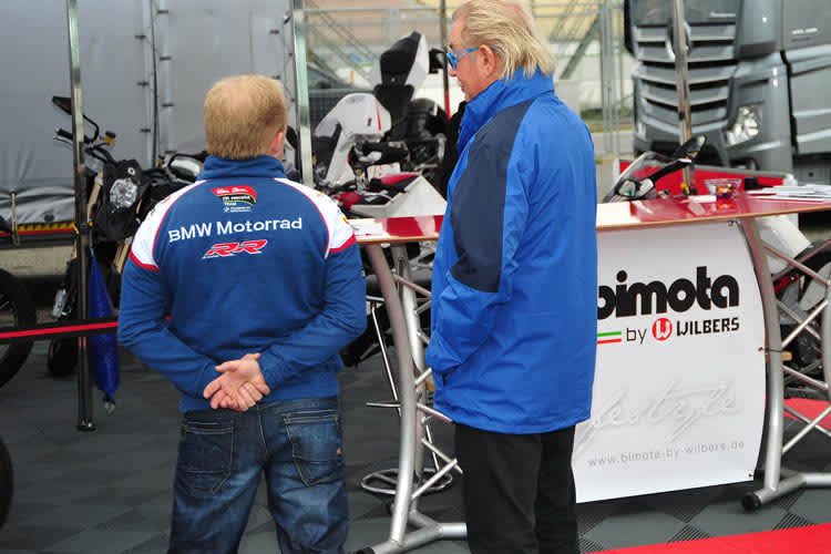 IDM Hockenheim: Benny Wilbers (re.) mit seiner Bimota-Ausstellung