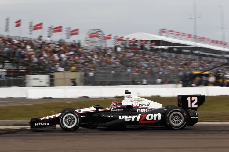 Will Power steht gemeinsam mit Ryan Briscoe in Reihe 1