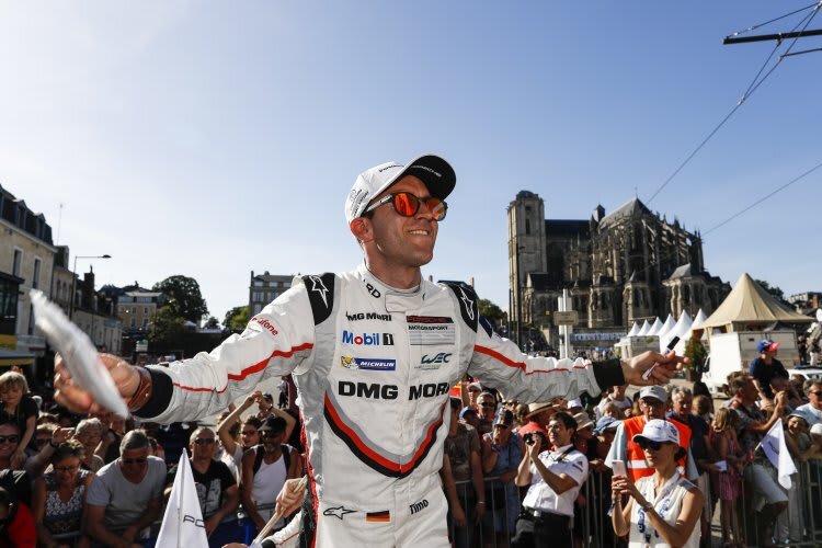 Timo Bernhard ist bei den Fans sehr beliebt