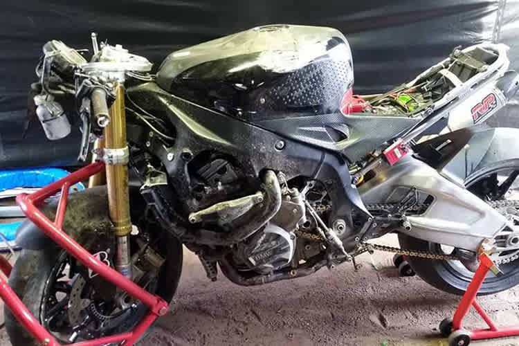 An der BMW S 1000 RR ist nichts mehr zu retten