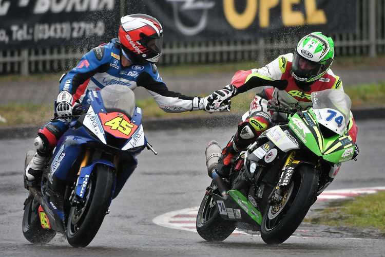 IRRC-Supersport-Champion Matthieu Lagrive (45) und Laurent Hoffmann