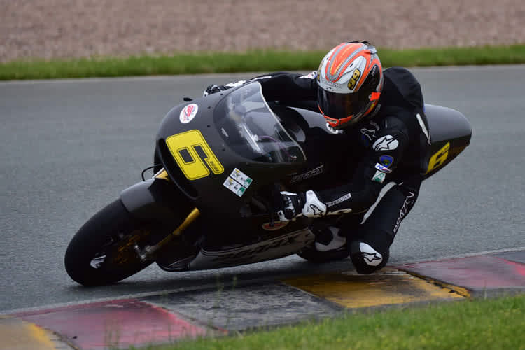 Jeremy McWilliams bedankte sich bei der Ronax-Crew mit dem Sieg