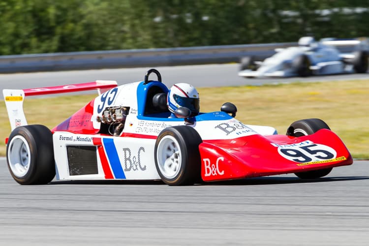 Tobias Worm pilotiert einen Melkus MT77 – Rennwagen (Kategorie B8)