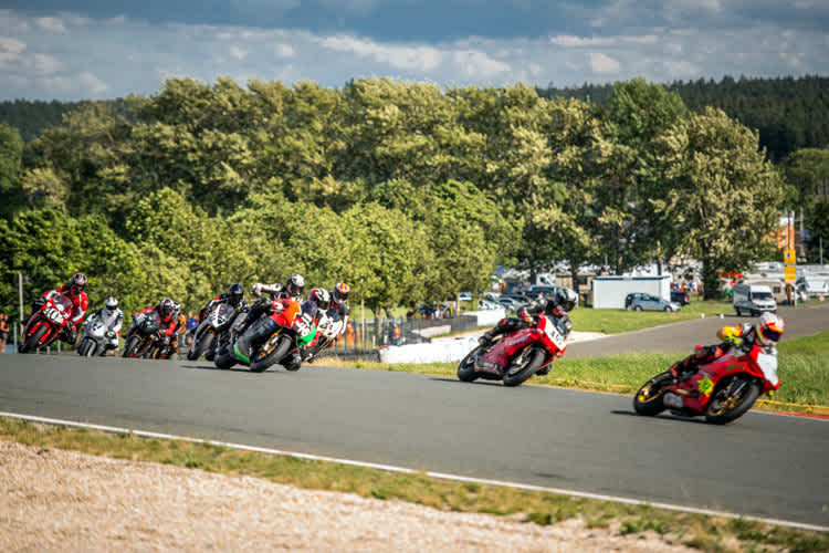 Die Pro Thunder-Klassen haben das Schleizer Dreieck längst erobert