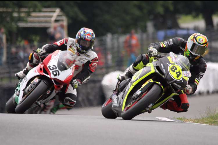 ProThunder Open-Sieger Sascha Roth (84/Aprilia RSV4)