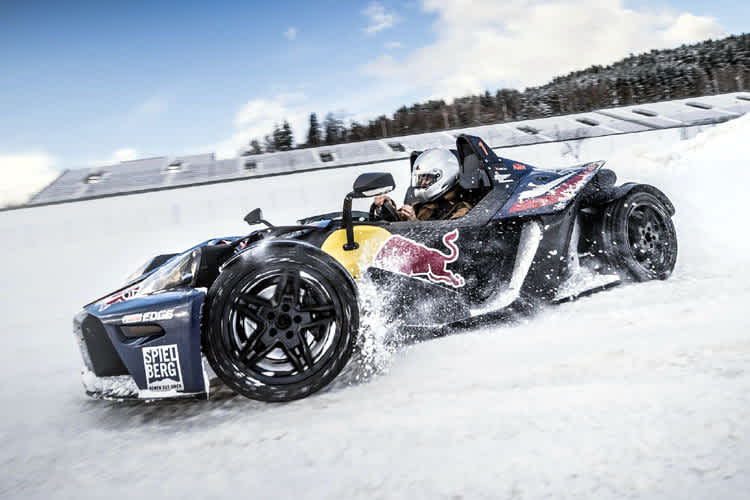 KTM X-Bow (Foto), Landrover und Winter-Buggies warten auf die PS-Fans