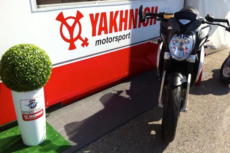 Das Logo von Yakhnich verrät den Ursprung des Teams