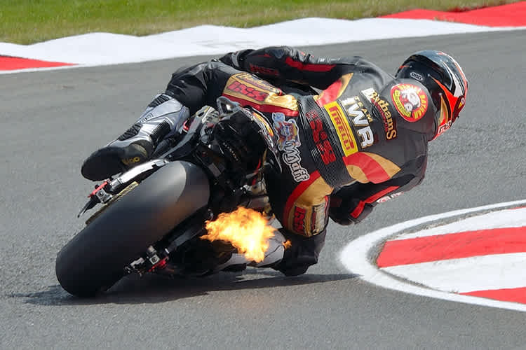 Patric Muff: Feuriger Auftritt in Snetterton