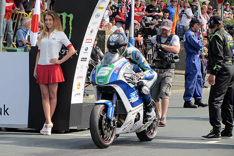 Ivan Lintin macht sich auf den Weg zu seinem ersten TT-Sieg