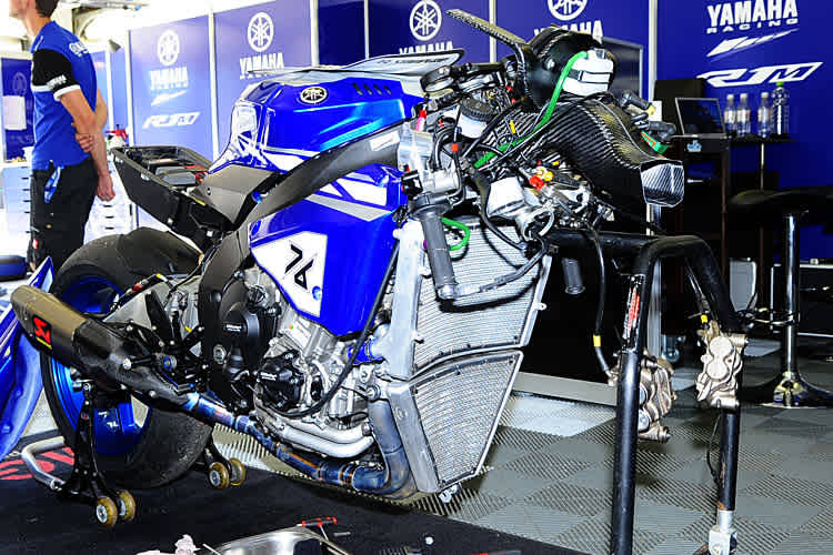 Noch steht das Motorrad von Max Neukirchner verwaist in der Box