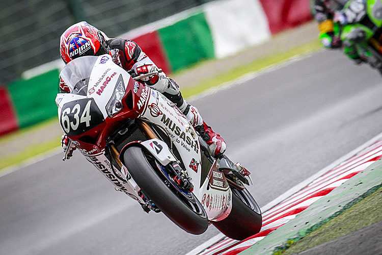 Casey Stoner stürzt bei seinem Comeback in Suzuka