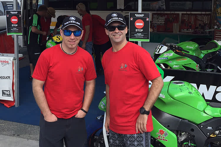 Das erfolgreiche Kawasaki-Duo Roman Stamm (li.) und Horst Saiger