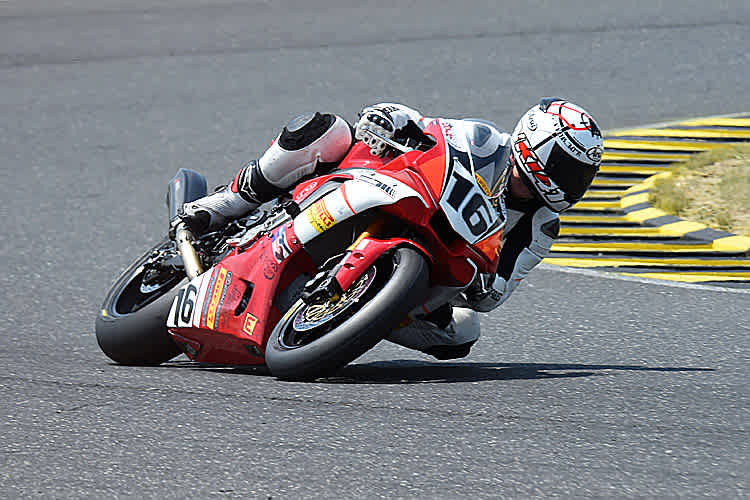 Im zweiten Jahr auf der Yamaha R1 will Richter im Titelkampf mitmischen