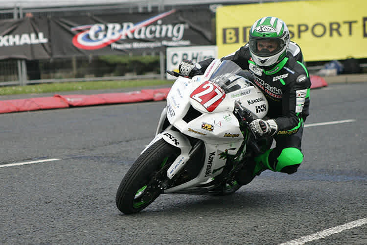 Horst Saiger auf der Superstock-Kawasaki beim North West 200