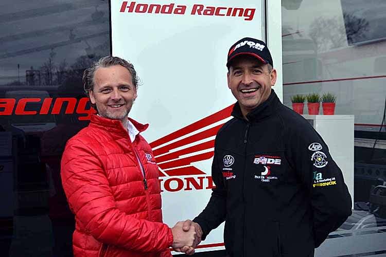 Shake hands zwischen Klaus Klaffenböck (li.) und Tim Reeves