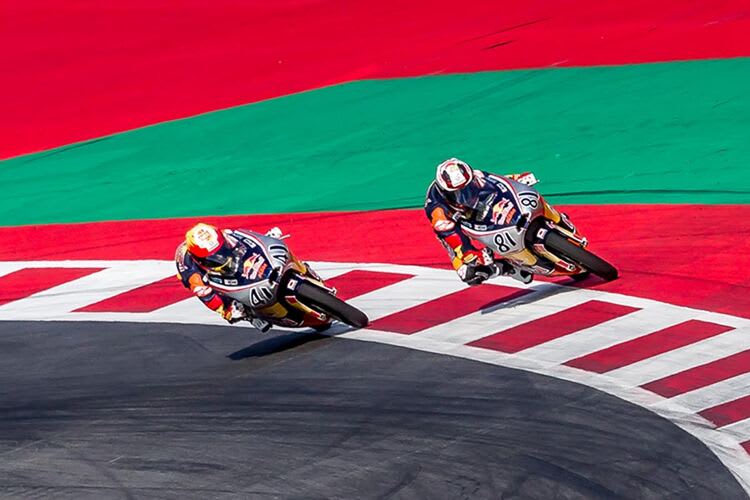 Der entscheidende Moment: Viu (81) verlässt vor Garcia (41) die Rennstrecke