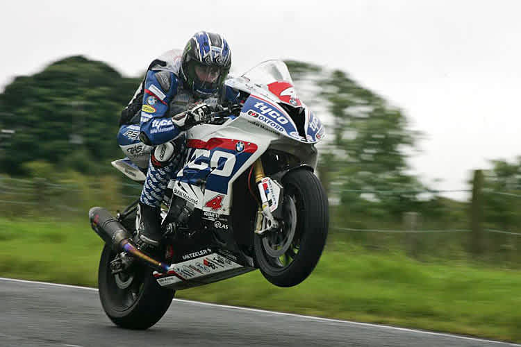 Ian Hutchinson ließ es beim Ulster Grand Prix ordentlich fliegen