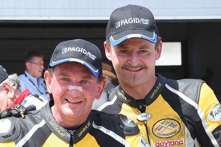 Manfred Wechselberger (li.) fährt mit Günther Bachmaier ein weiteres Jahr in der Seitenwagen-WM