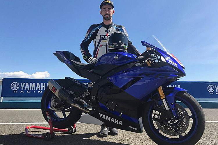 Ein stolzer Gerold Gesslbauer mit seiner neuen Yamaha YZF-R6