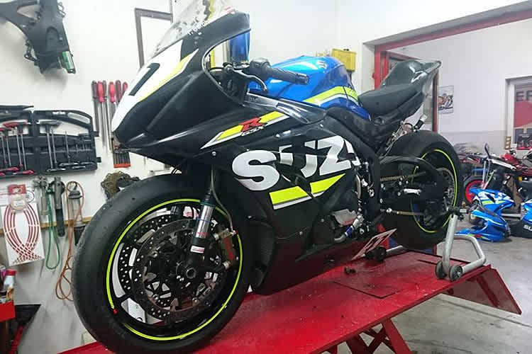 Es blieb nicht einmal Zeit zum Lackieren der Verkleidung