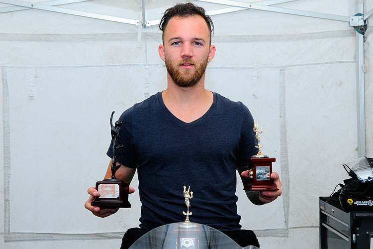 Julian Trummer mit seiner Sammlung an TT- und Manx-GP-Replicas