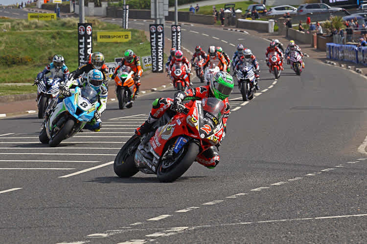 Auch das Hauptrennen wird eine Beute von Glenn Irwin (Ducati)