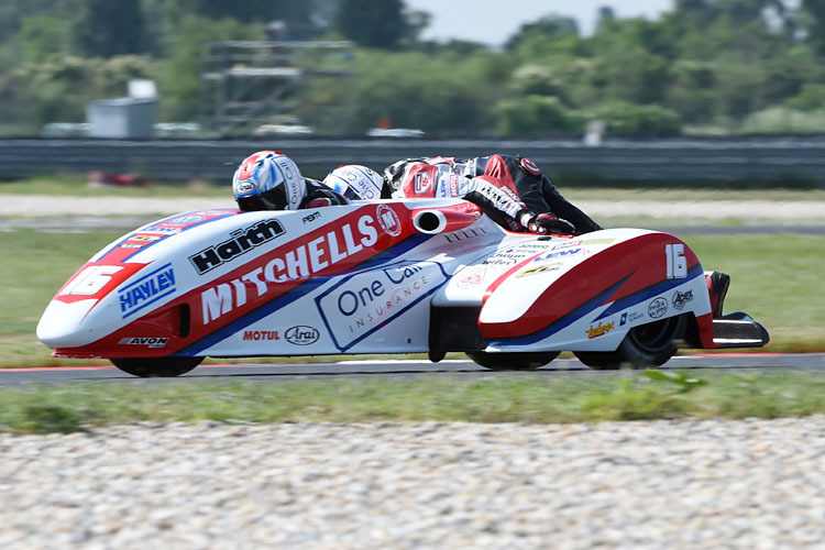 Nach fünf von zwölf Rennen haben die Titelverteidiger Ben und Tom Birchall bereits 31 Punkte Rückstand