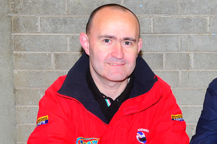 Paul Robinson hängt seinen Helm an den Nagel