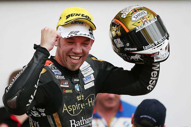 Berechtigter Jubel bei Peter Hickman nach seinem Sieg beim Macau GP
