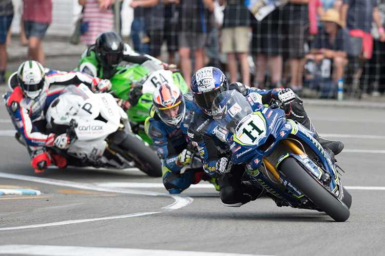 Horst Saih´ger (H) vor TT-Sieger Peter Hickman (P)