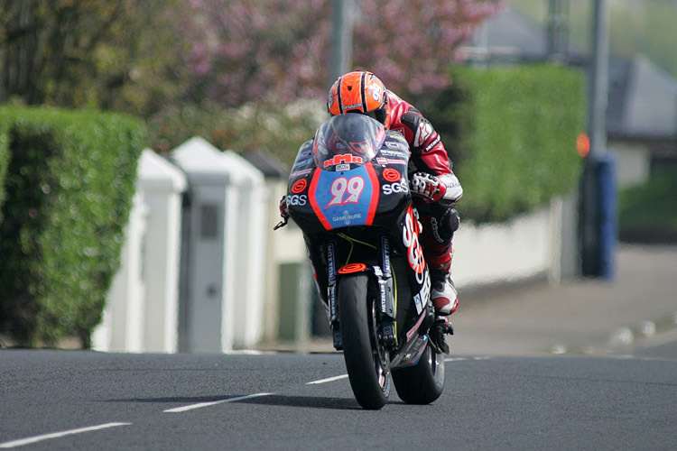 Jeremy McWilliams beim North West 200 auf einer Kawasaki ER6