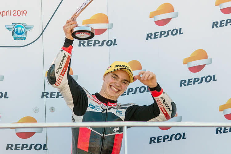 Riesige Freude bei Dirk Geiger nach seinem ersten Podium im European Talent Cup