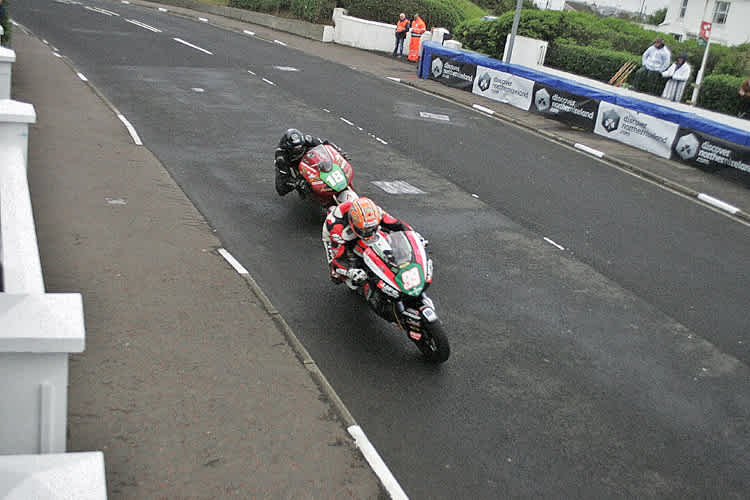 McWilliams (99) kann Elkin auf Distanz halten