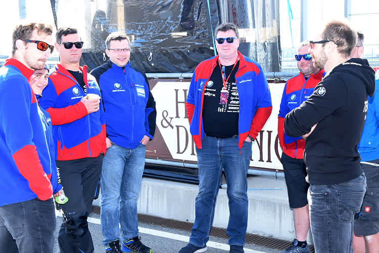  Trotz Anspannung hat man bei GERT56 immer auch Zeit für einen netten Plausch