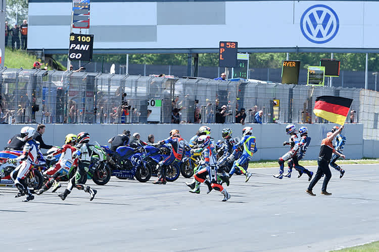 Auch 2020 wird Othmar Bange in Oschersleben die Fahrer mit der deutschen Flagge wieder ins Rennen schicken