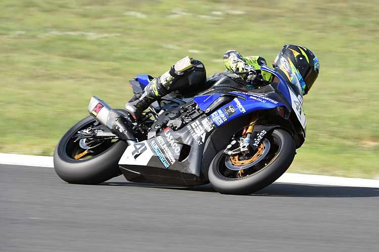 Philipp Steinmayr auf seiner ESA-Yamaha