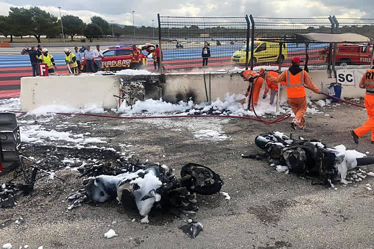 Die traurigen Überreste der Werks-Kawasaki (li.) und der Werks-Yamaha